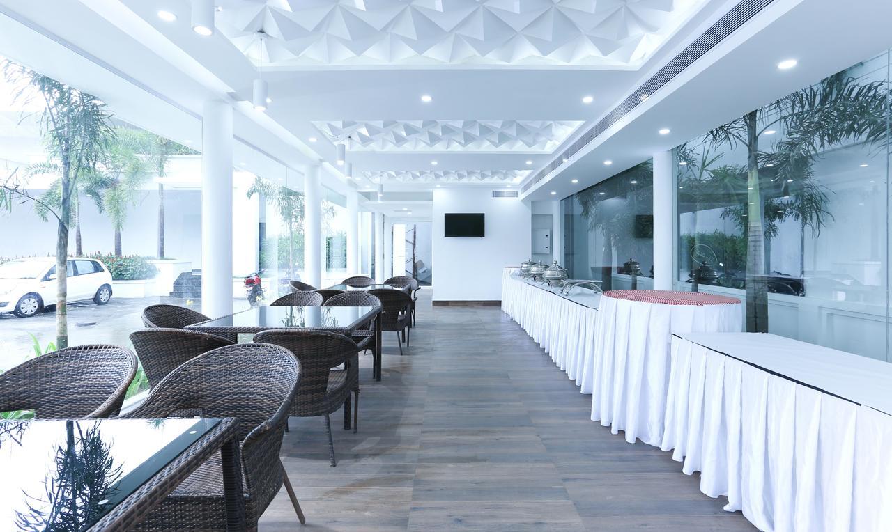 Treebo Trend Al Saj Convention Centre Kazhakuttam Экстерьер фото